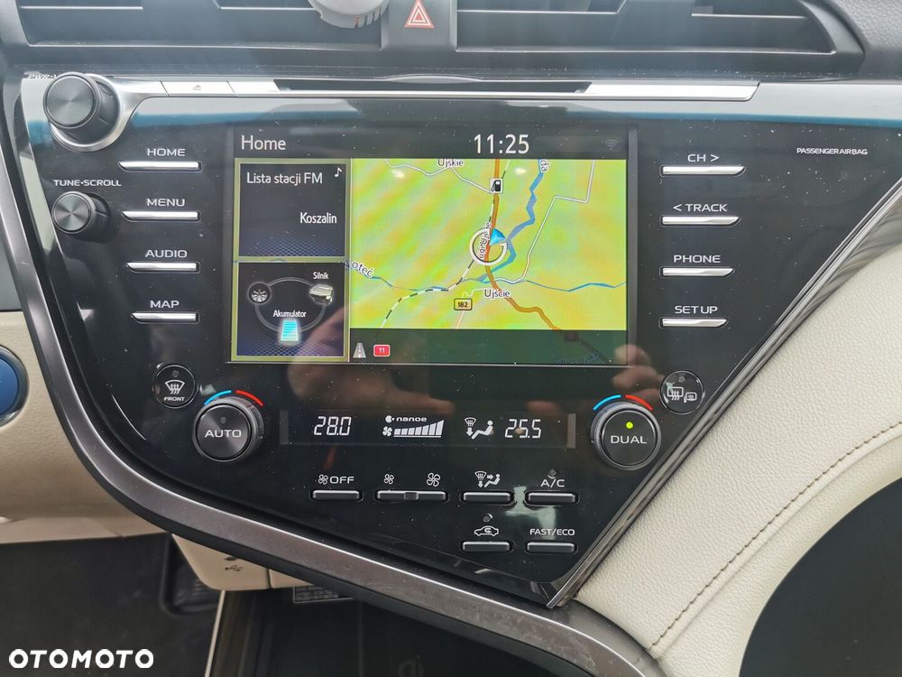 Toyota Camry 2.5 Hybrid Executive CVT - 22