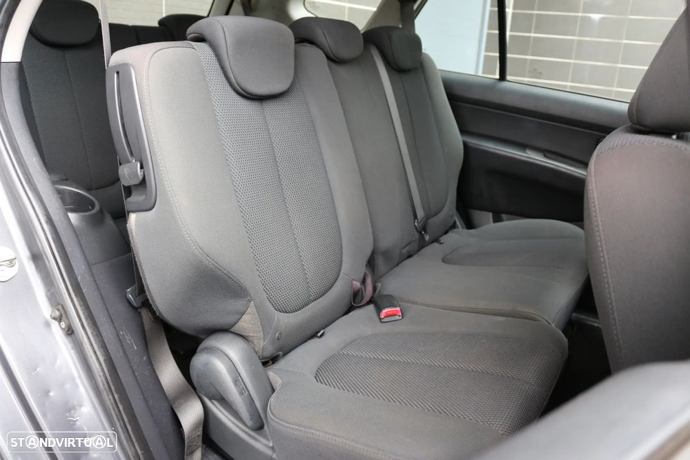 Kia Carens 2.0 CRDi Mood - 29