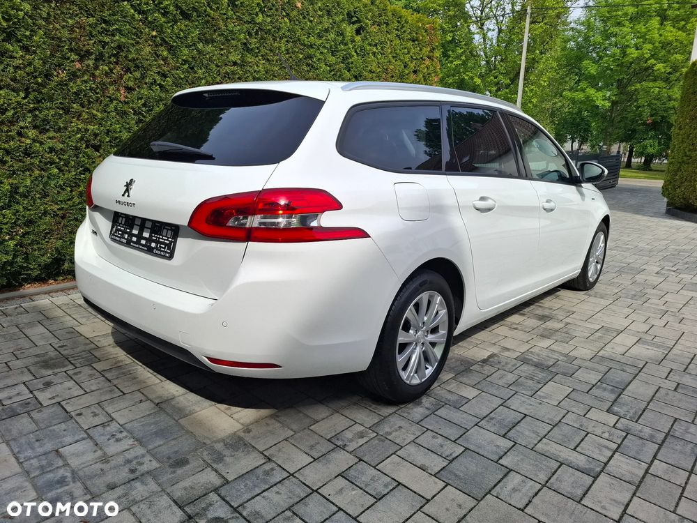 Peugeot 308 - 8