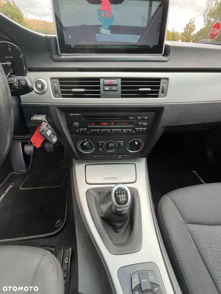 BMW Seria 3 320d DPF Touring - 15