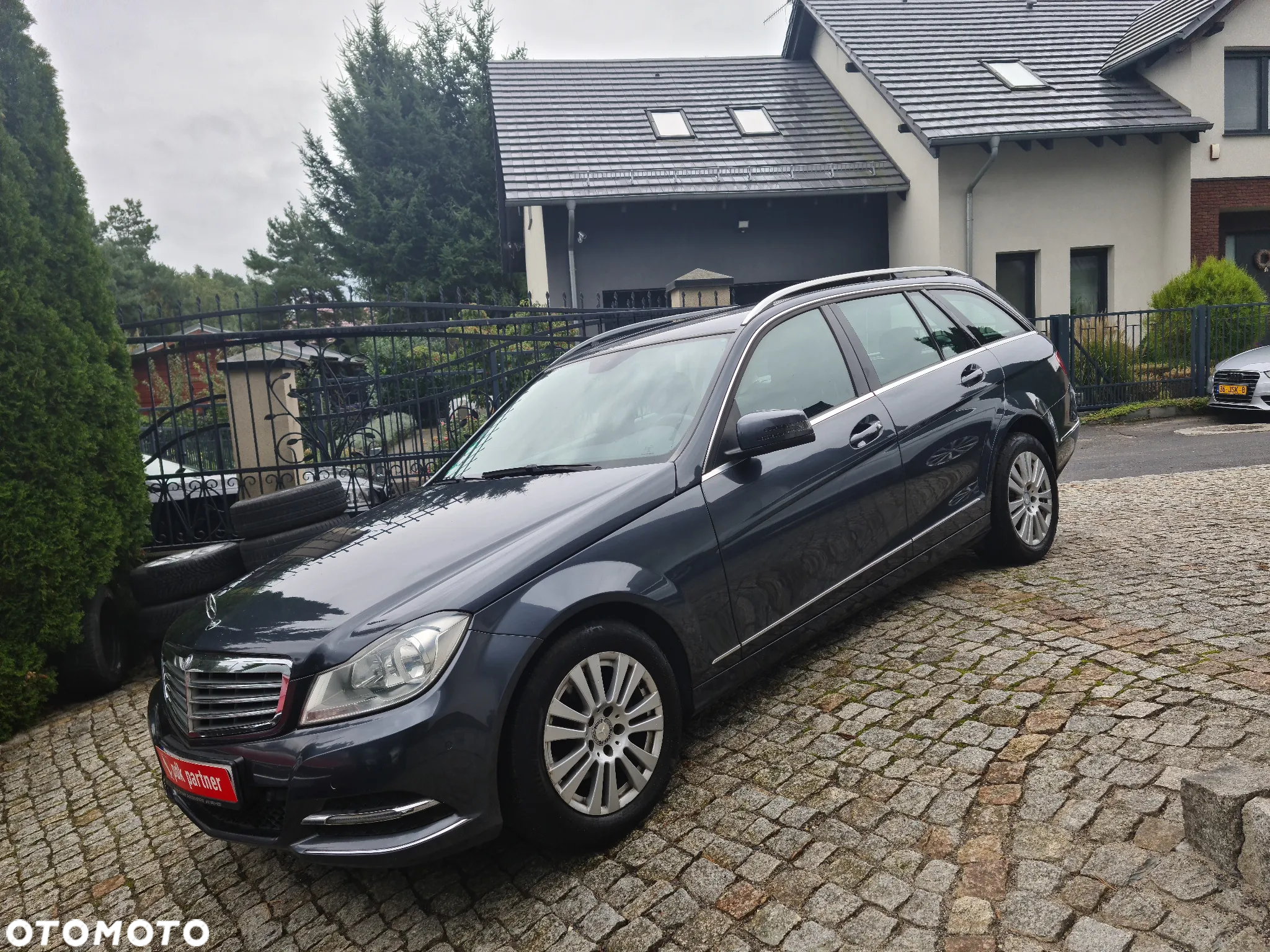 Mercedes-Benz Klasa C 180 CGI BlueEff Elegance - 11
