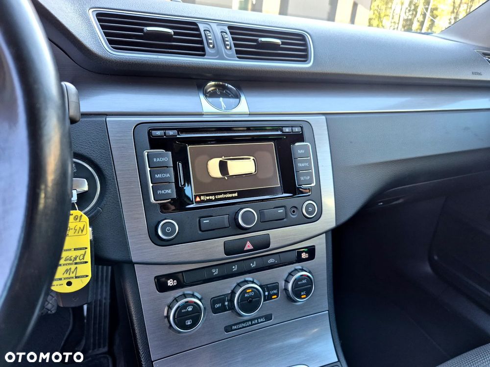 Volkswagen Passat 1.6 TDI BlueMotion Technology Comfortline - 20