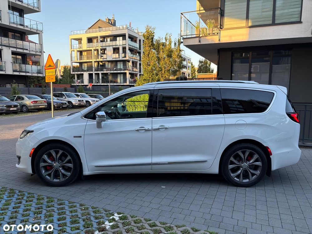 Chrysler Pacifica - 8