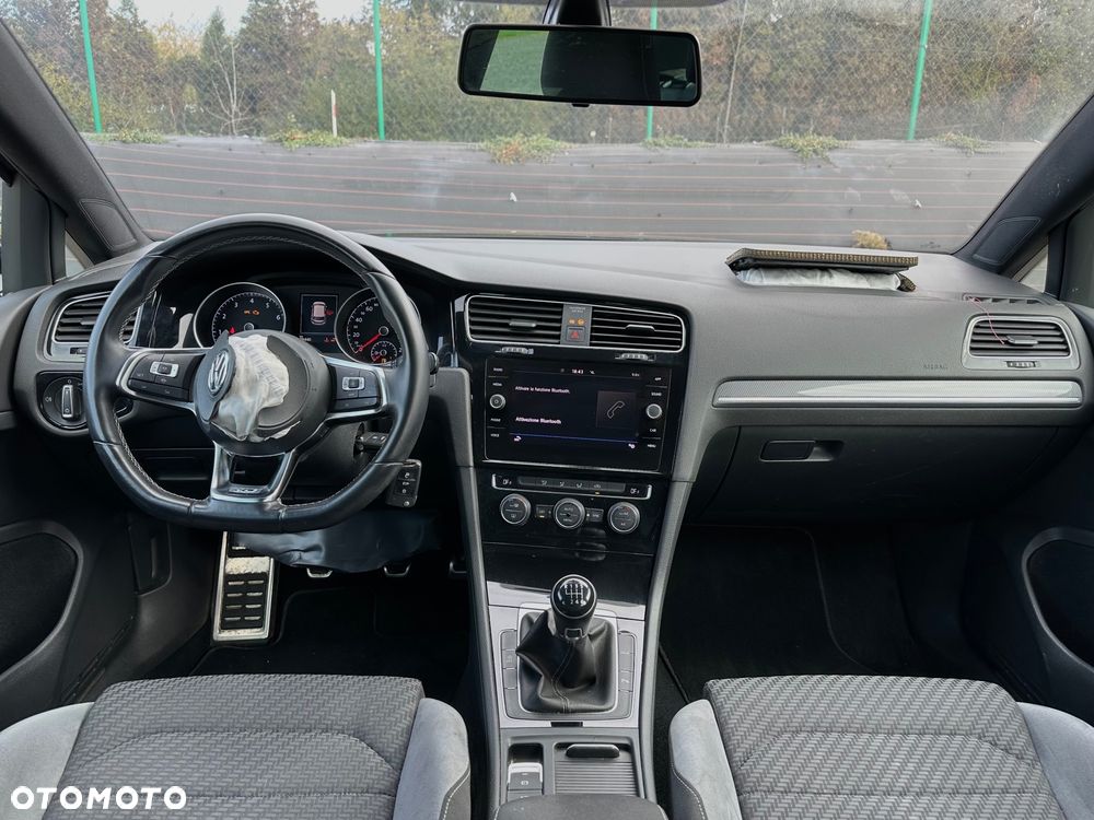 Volkswagen Golf 1.5 TSI OPF R-Line - 23