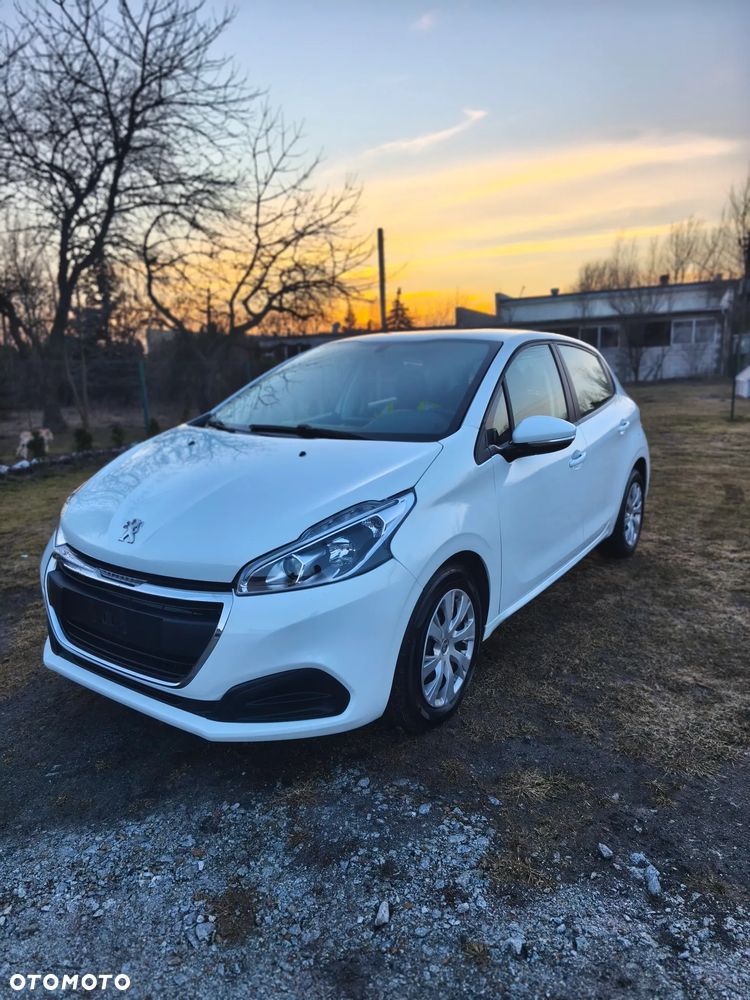 Peugeot 208 - 1