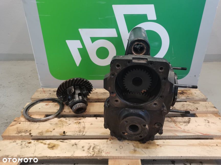 Massey Ferguson 8947 {Środek mostu Spicer 14X32} - 17