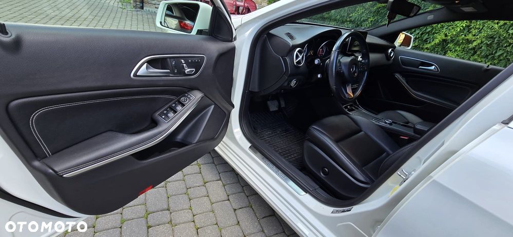 Mercedes-Benz Klasa A 180 7G-DCT Urban - 13