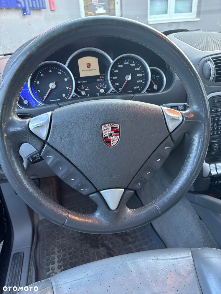 Porsche Cayenne - 11