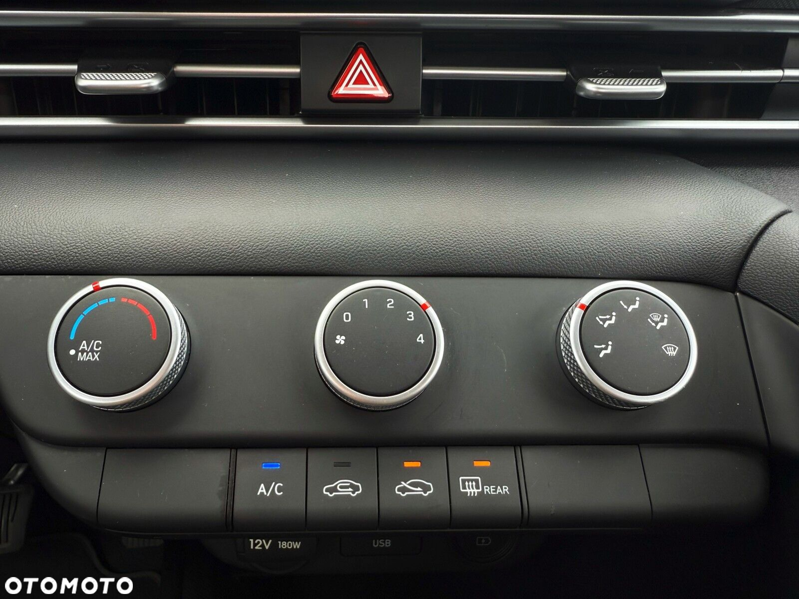 Hyundai Elantra 1.6 Modern CVT - 24