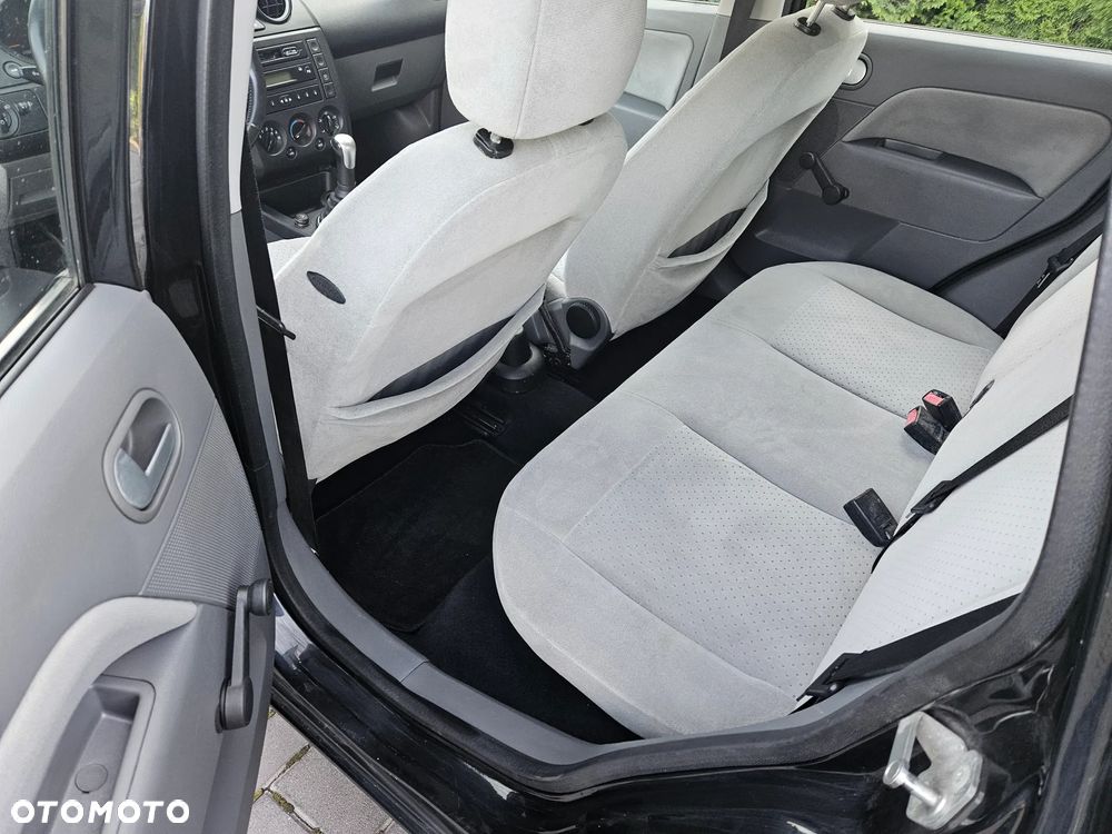 Ford Fiesta 1.3 Ghia - 8