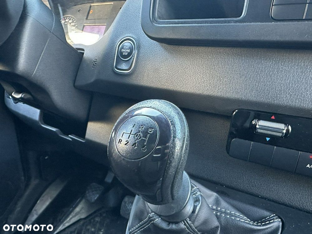 Mercedes-Benz Sprinter - 12