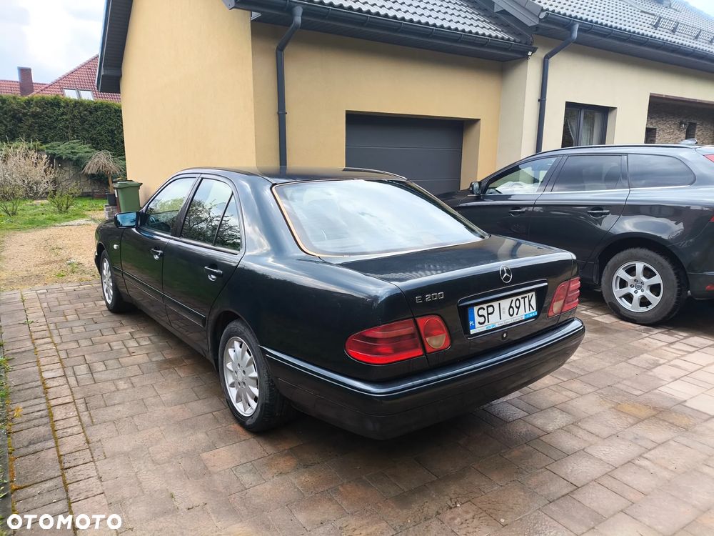 Mercedes-Benz Klasa E 200 Elegance - 3