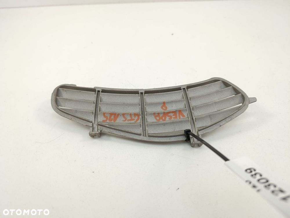 PIAGGIO VESPA GTS 125 KRATKA WYPEŁNIENIE LEWE - 3