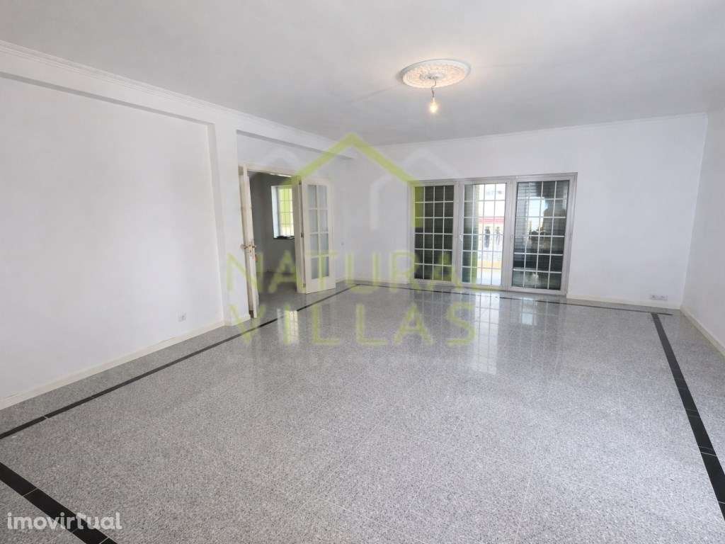 Moradia T5 com Piscina e Garagem em Resende, Viseu - Grande imagem: 3/25