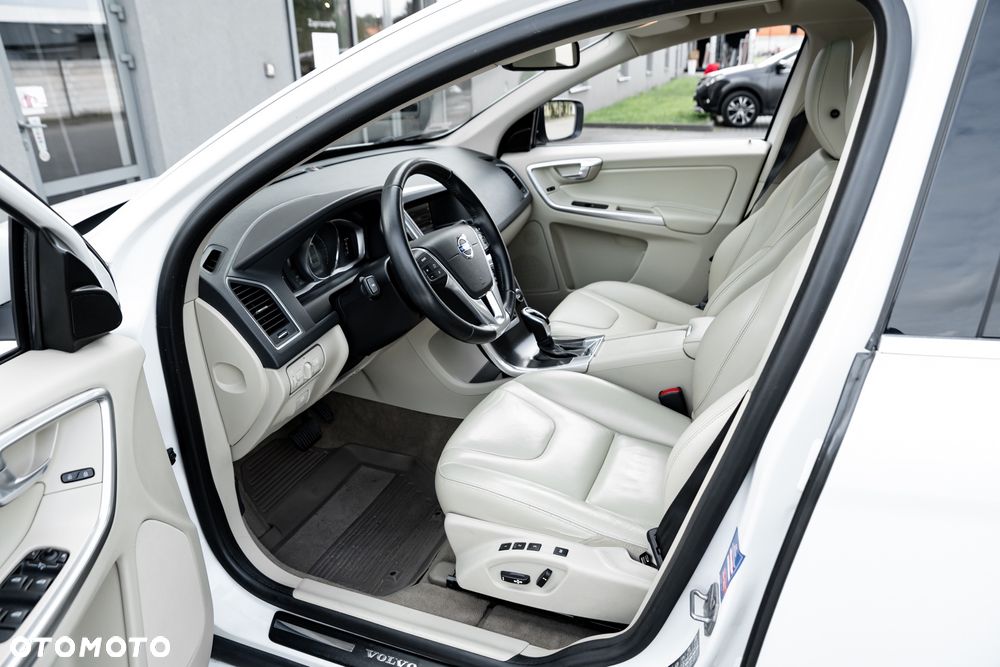 Volvo XC 60 D4 Geartronic Summum - 17