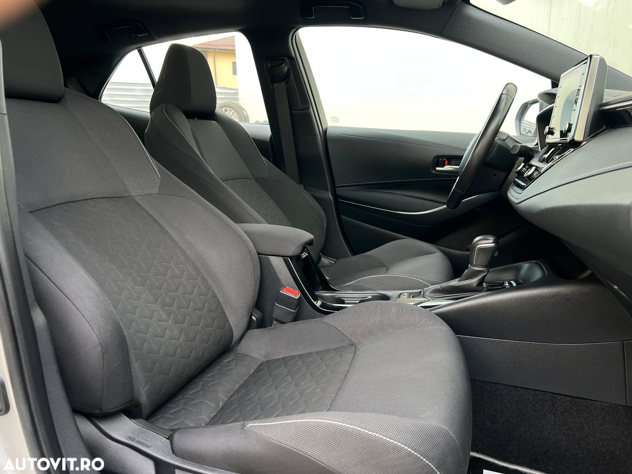 Toyota Corolla 1.8 HSD Active - 9