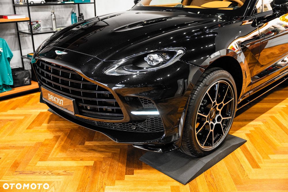 Aston Martin DBX - 3