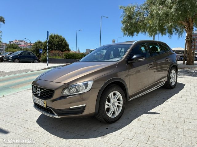 Volvo V60 Cross Country 2.0 D3 Momentum - 2