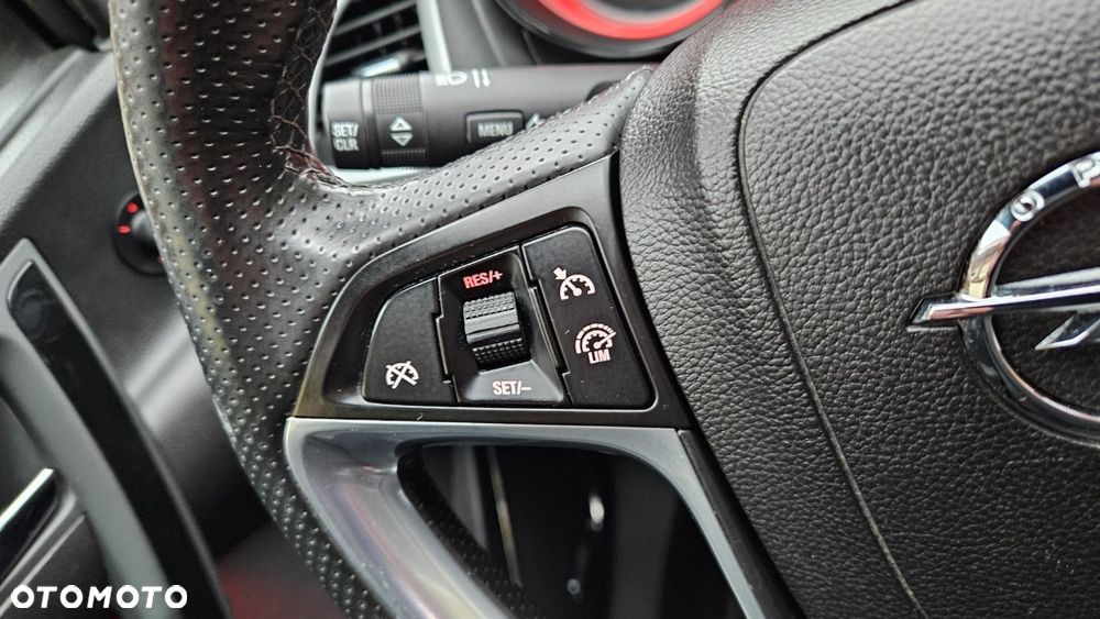 Opel Astra IV GTC 1.6 T SIDI Sport S&S - 23