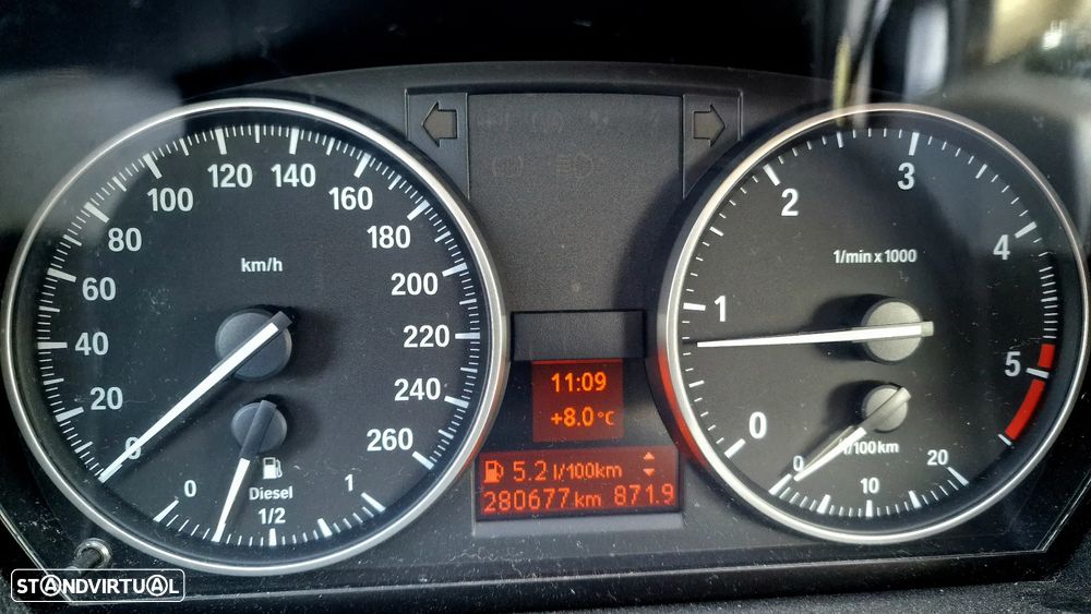 BMW 320 d Coupe Active - 13