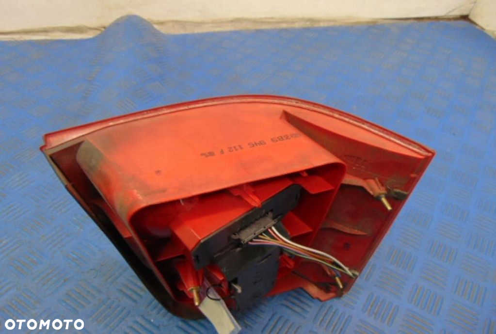 VOLKSWAGEN PASSAT B5 2.4B UNIVERSAL LAMPA TYLNA PRAWA - 4