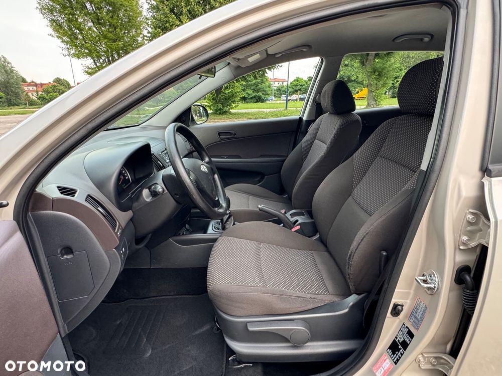 Hyundai i30 1.4 Team 08 - 19
