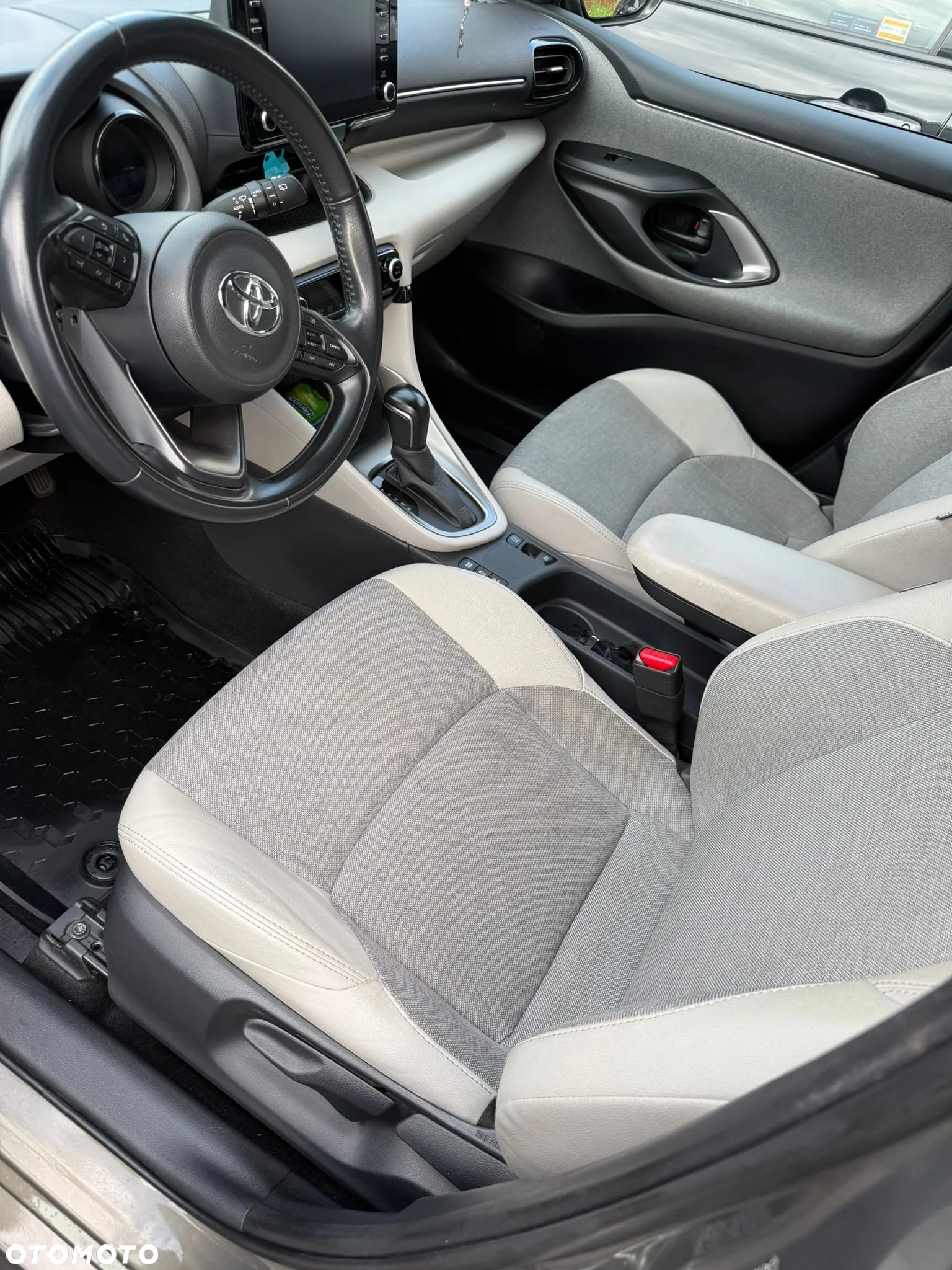 Toyota Yaris Hybrid 1.5 Selection Elegant - 8