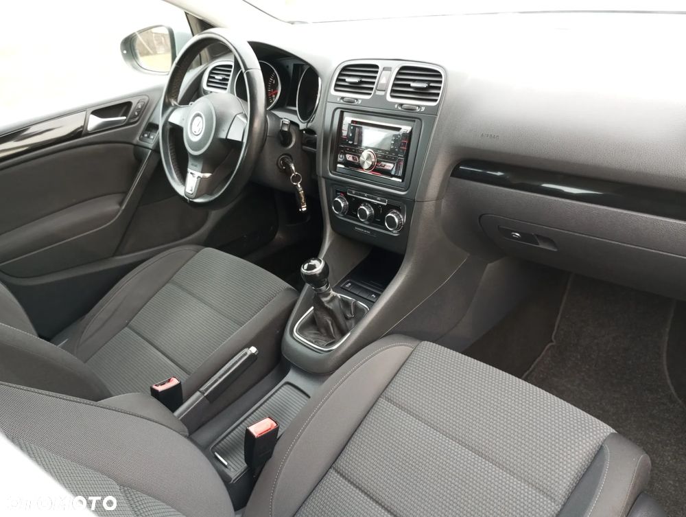 Volkswagen Golf - 6