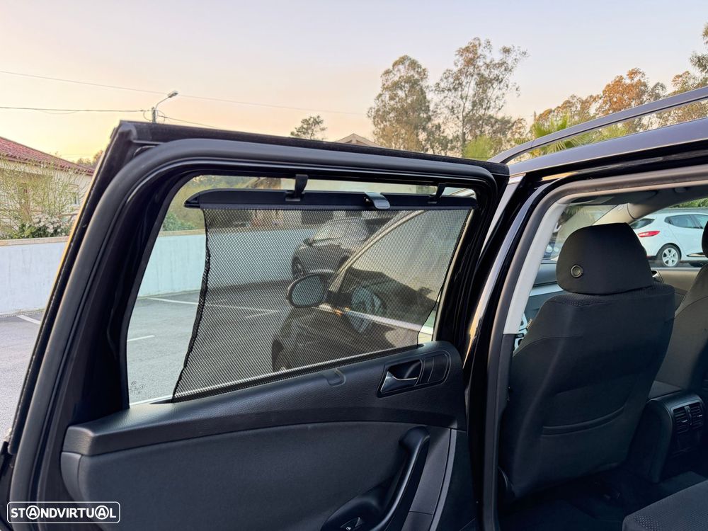 VW Passat Variant 2.0 TDI 4M Confortline - 23