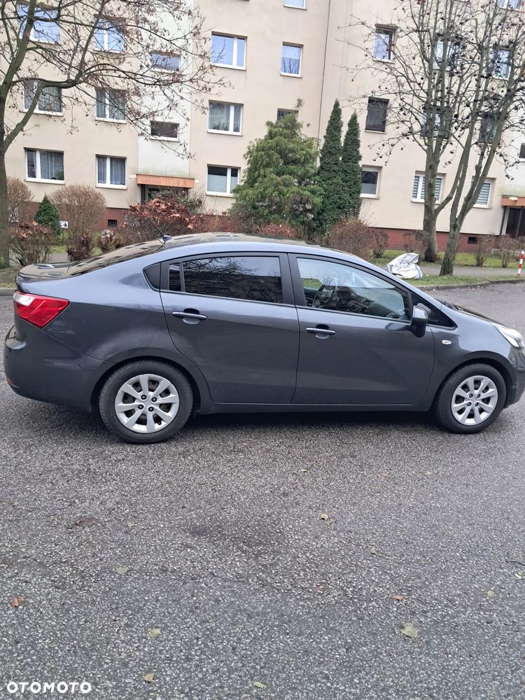 Kia Rio - 4