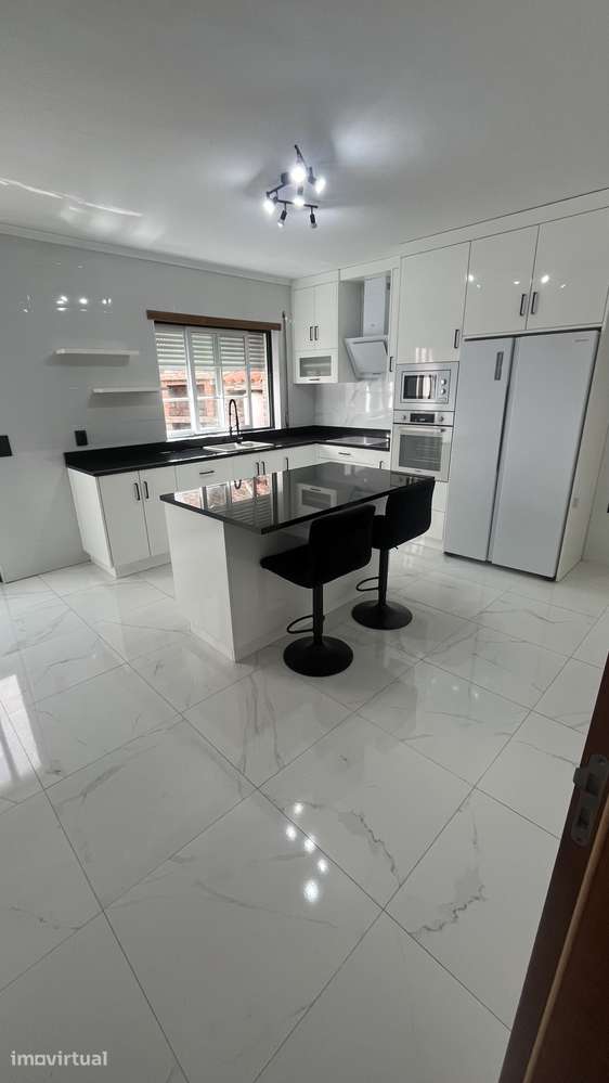 Moradia T3 em banda com 2 casas de banho - Grande imagem: 4/12