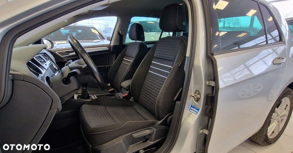 Volkswagen Golf - 21