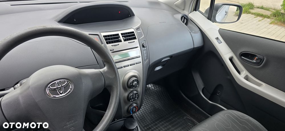 Toyota Yaris - 8