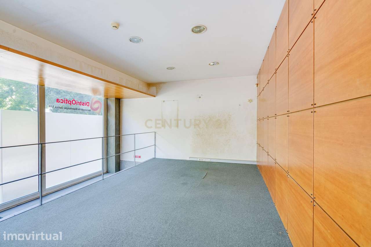 ESPAÇO COMERCIAL 142 M² + 5 ESTACIONAMENTOS | 2 PISOS | EXCELENTE OPOR - Grande imagem: 2/19