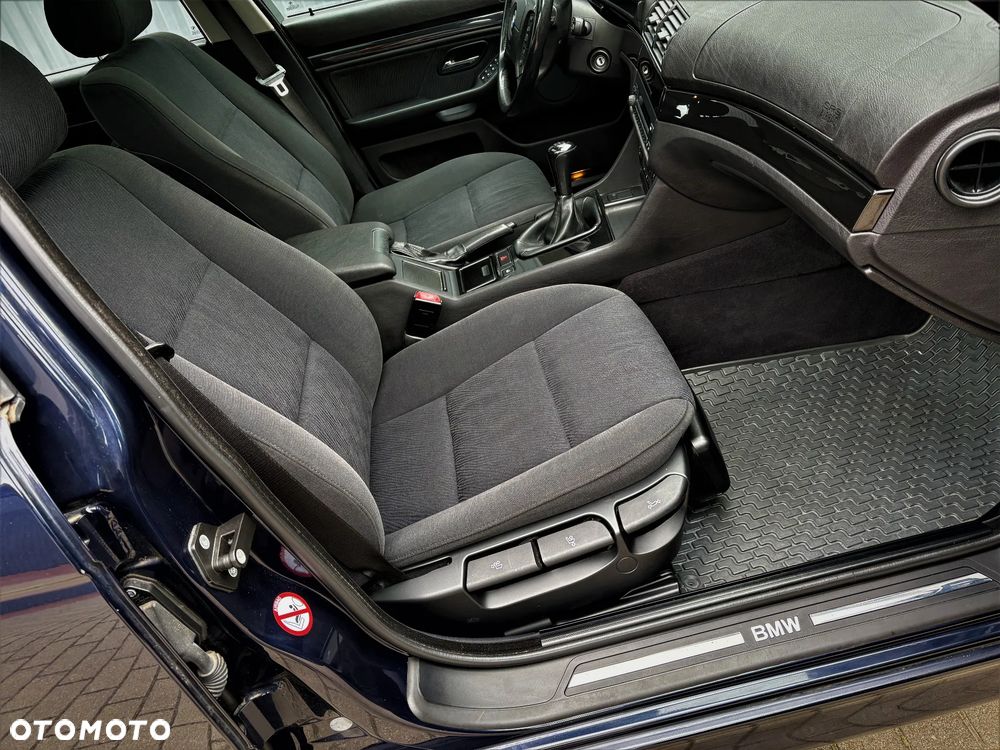 BMW Seria 5 523i - 13
