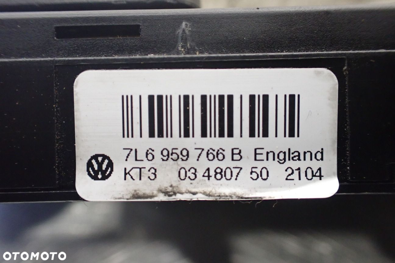 PRZEŁĄCZNIKSTEROWANIA FOTELA PRAWY PRZÓD VOLKSWAGEN TOUAREG 5.0 7L6959766B - 2