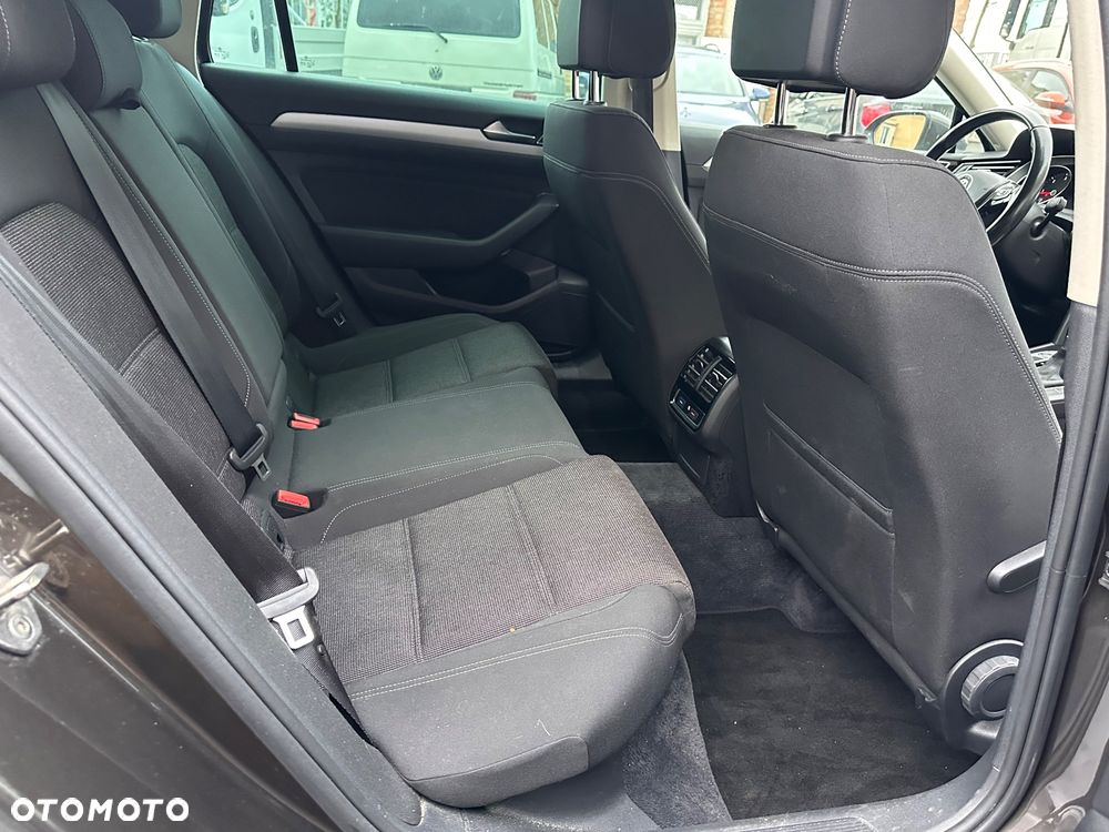 Volkswagen Passat 2.0 TDI DSG (BlueMotion Technology) Trendline - 12