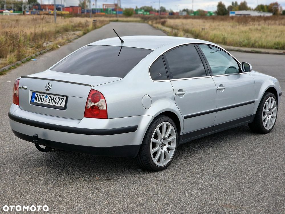 Volkswagen Passat 1.6 Exclusive - 3