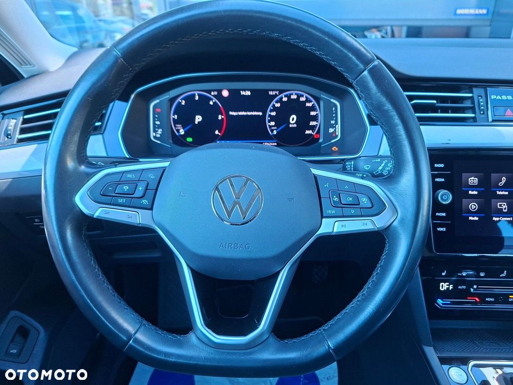 Volkswagen Passat - 19