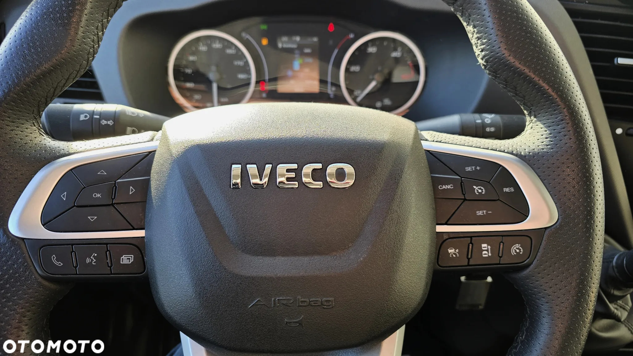 Iveco Daily Hi-Matic 35S18A8/P Digicross Webasto, LED, Sypialnia Spojkar, Pneumatyka, AUTOMAT 3.0 180KM - 33