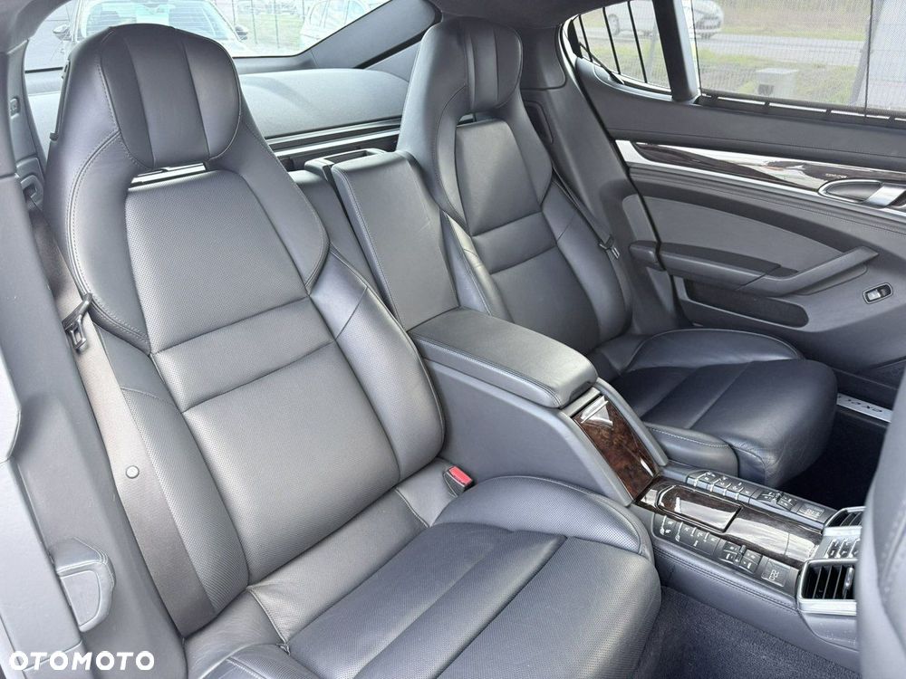 Porsche Panamera Turbo Executive - 26