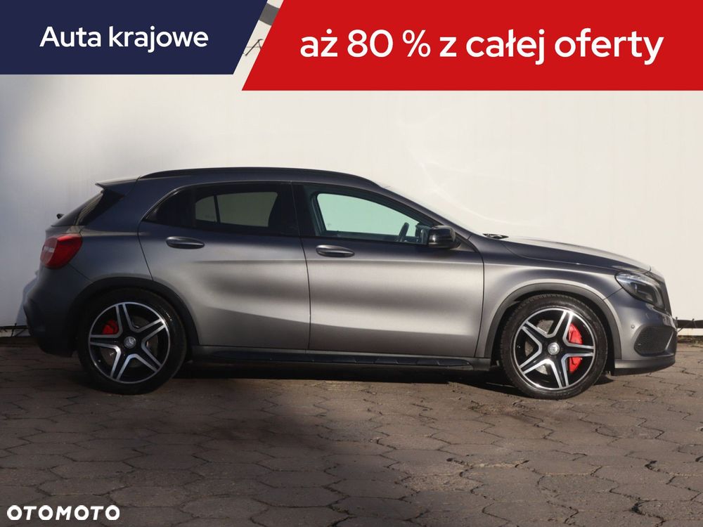 Mercedes-Benz GLA - 8