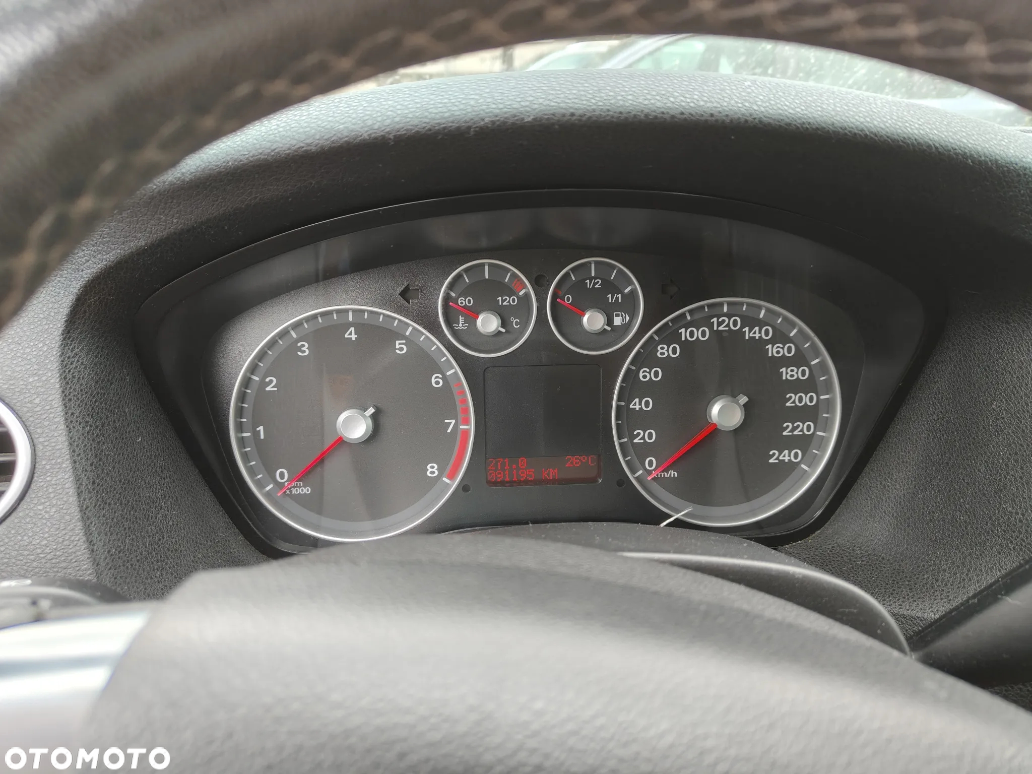 Ford Focus 1.8 Ghia - 8