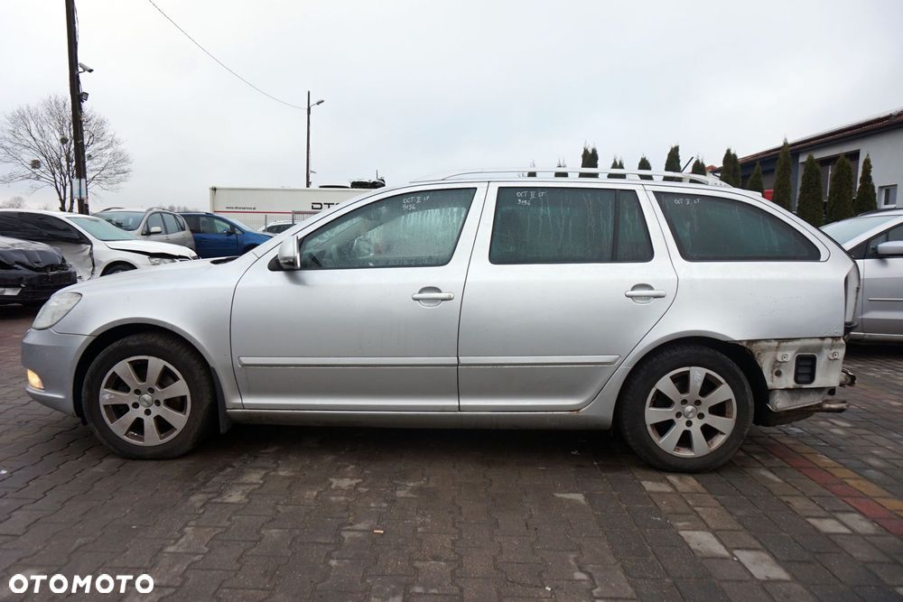 SKODA OCTAVIA II LIFT KOMBI 2010 9156 1.4 TSI CAXA 122KM MPH SREBRNY na części - 2