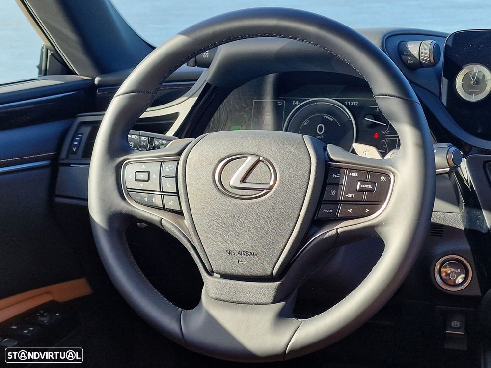 Lexus ES 300h Sport - 12