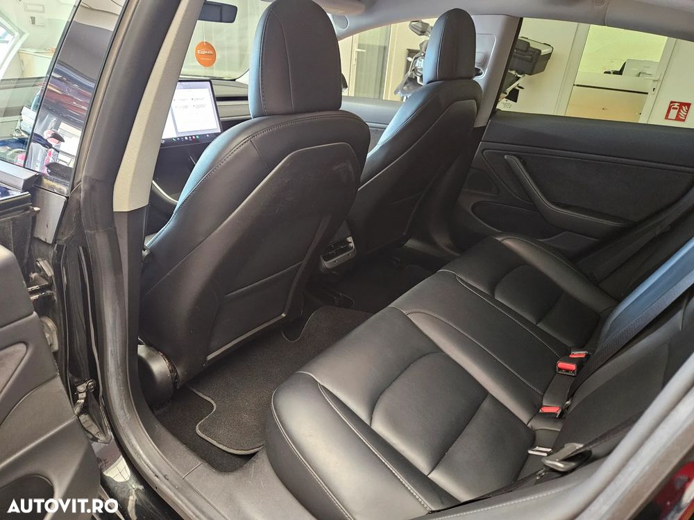 Tesla Model 3 - 14