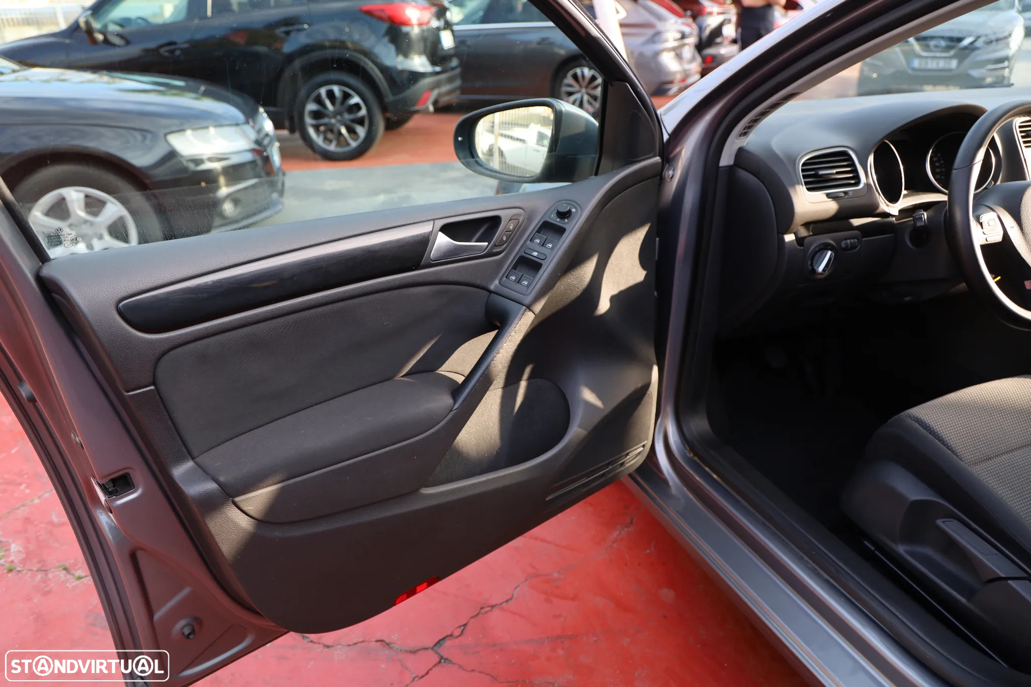VW Golf 2.0 TDi Confortline - 12