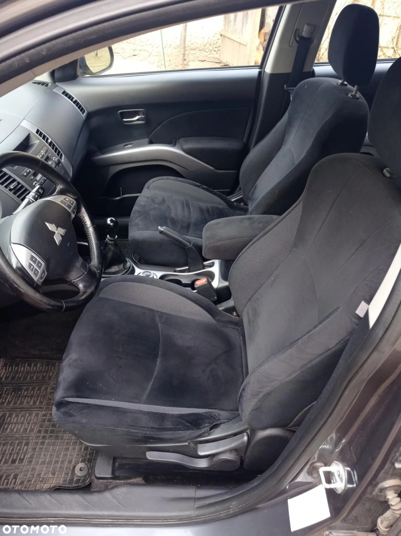 Mitsubishi Outlander - 9