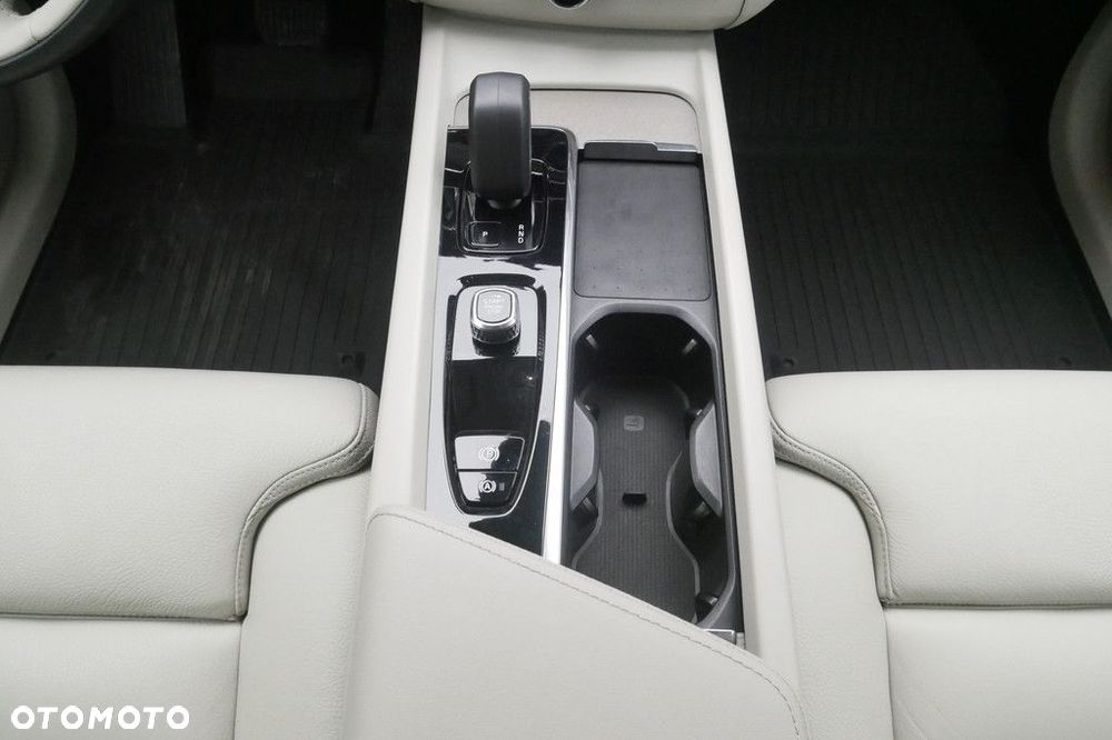 Volvo XC 60 B5 B AWD Plus Bright - 11