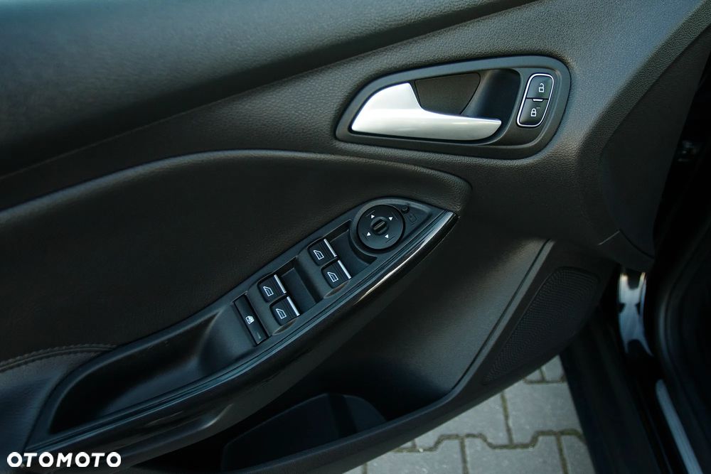 Ford Focus ver-1-0-ecoboost-titanium-x - 35